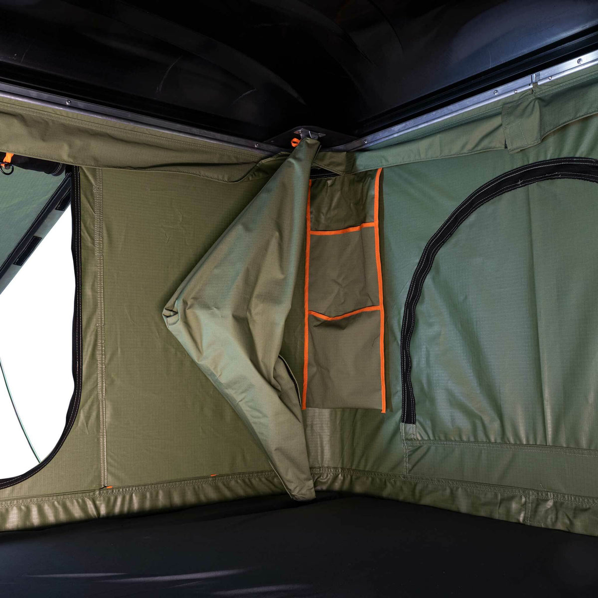 
              Trekker Rooftop tent Hut M, green