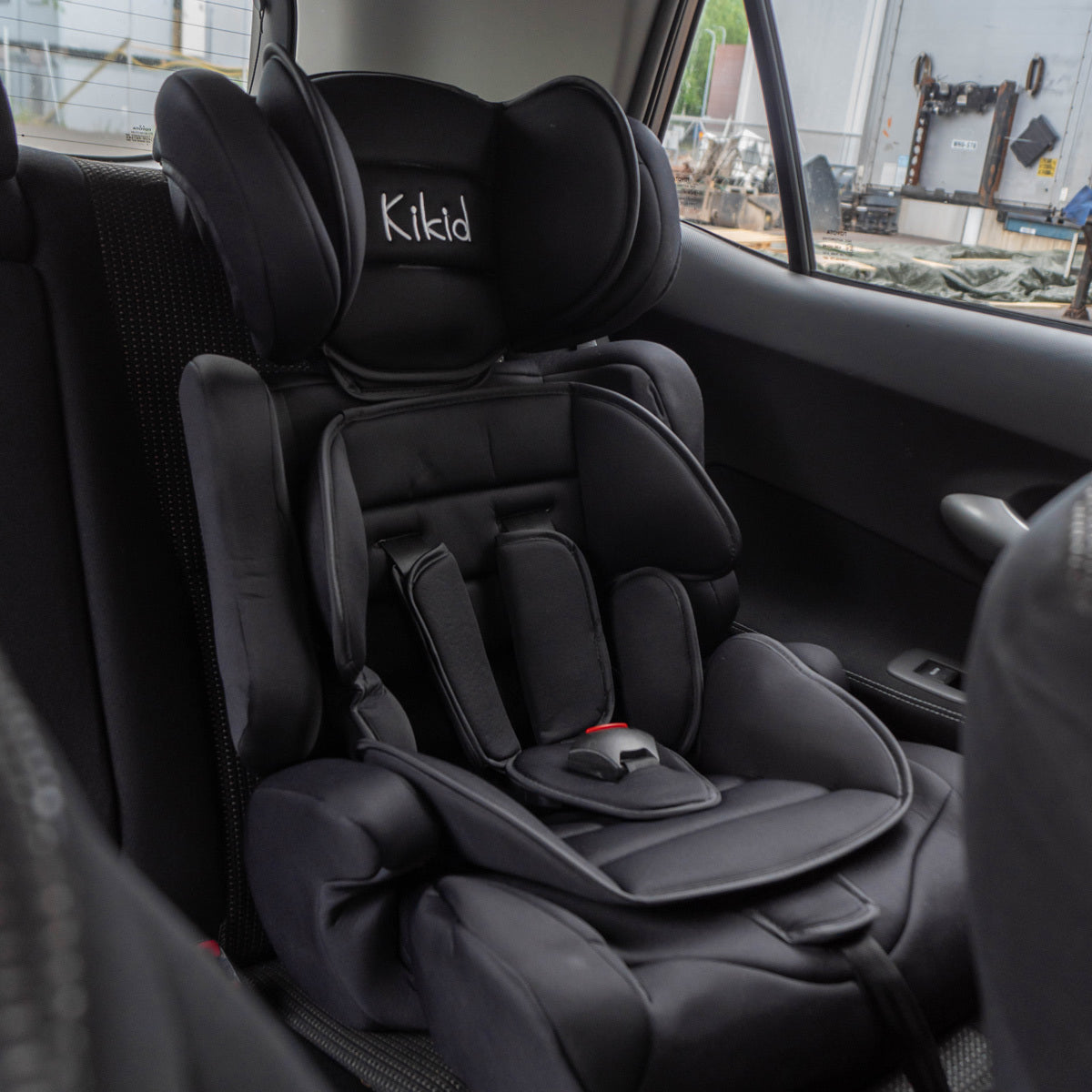 
              Kikid Kindersitz Basic, 9-36 kg, Black Edition